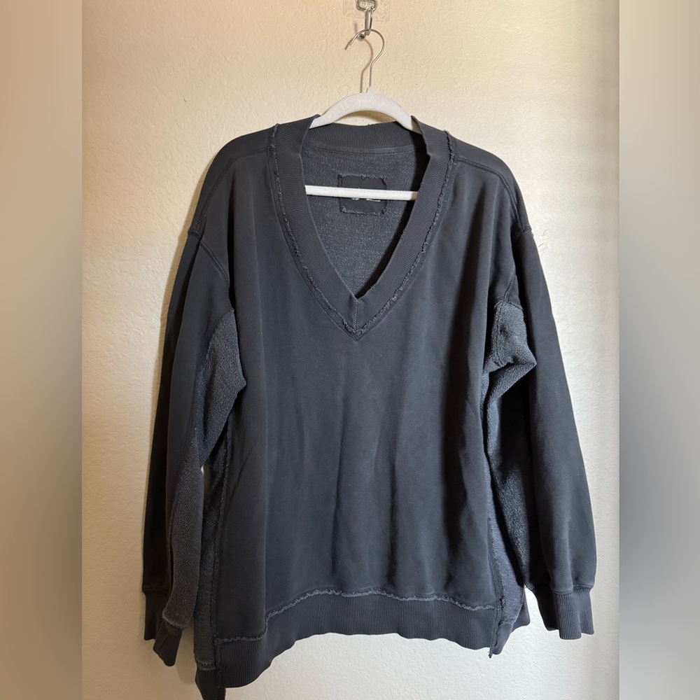 Aerie Vacay Every Day V-Neck Sweater Size Medium Charcoal Black